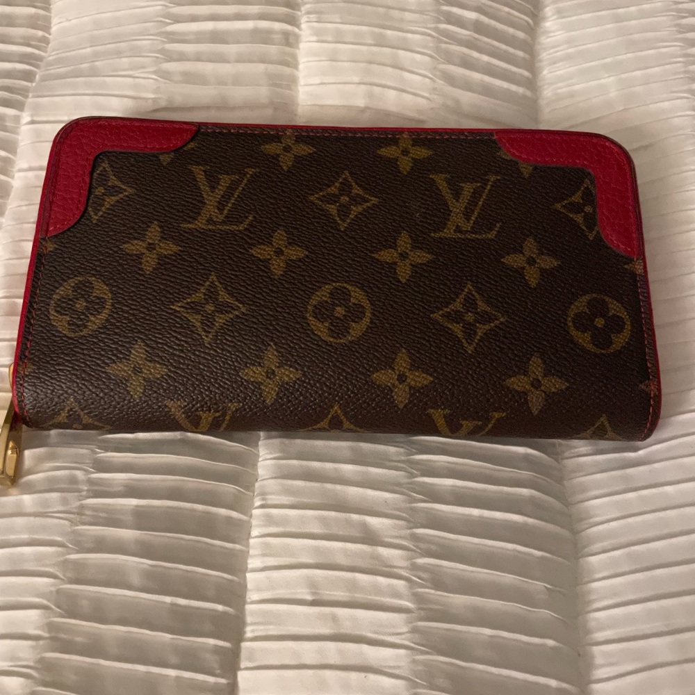 Louis Vuitton zippy wallet